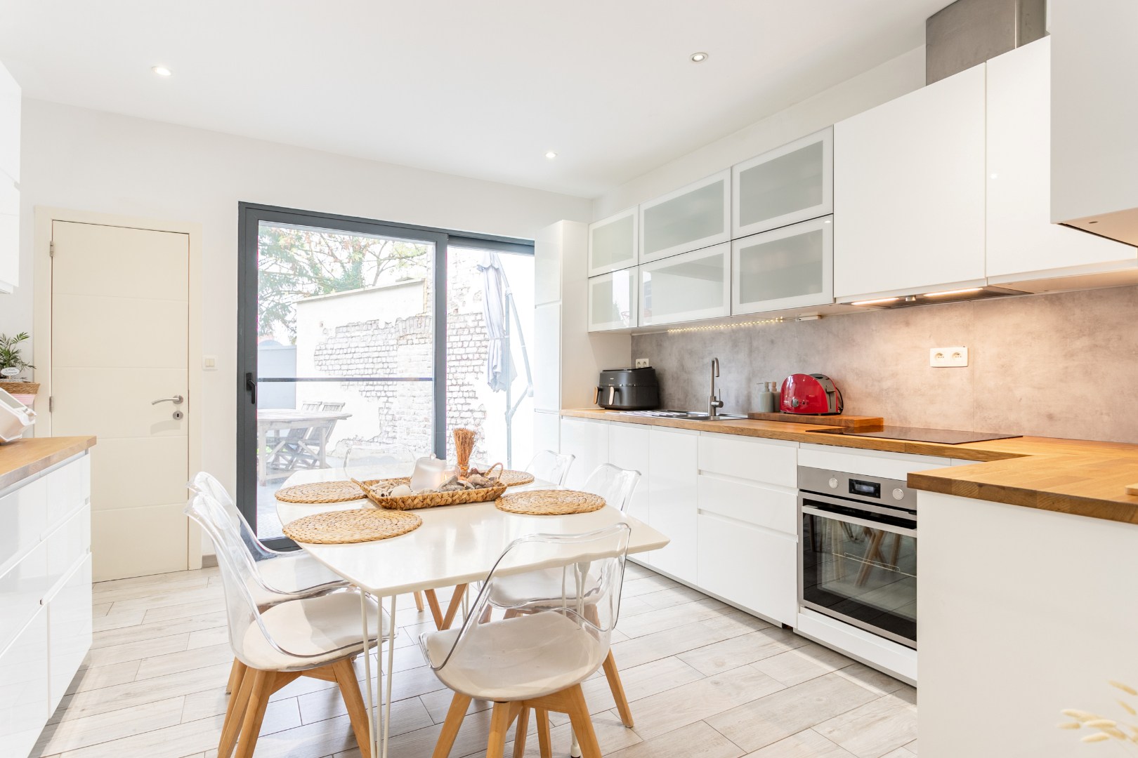 Volledig gerenoveerde woning, 3 slpks en tuin te koop centrum Halle 