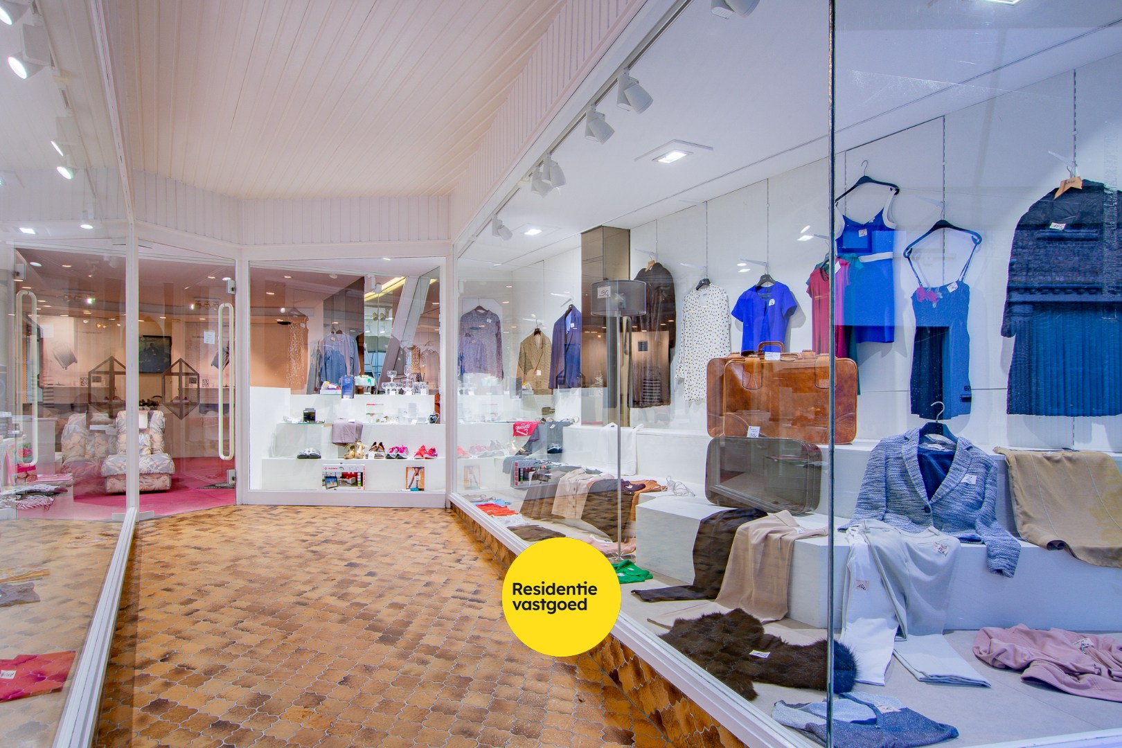 Prachtig herehuis met woonst en handelsruimte te Nieuwpoort-Stad op een zeer commerciële ligging in de Marktstraat op 400 m². 