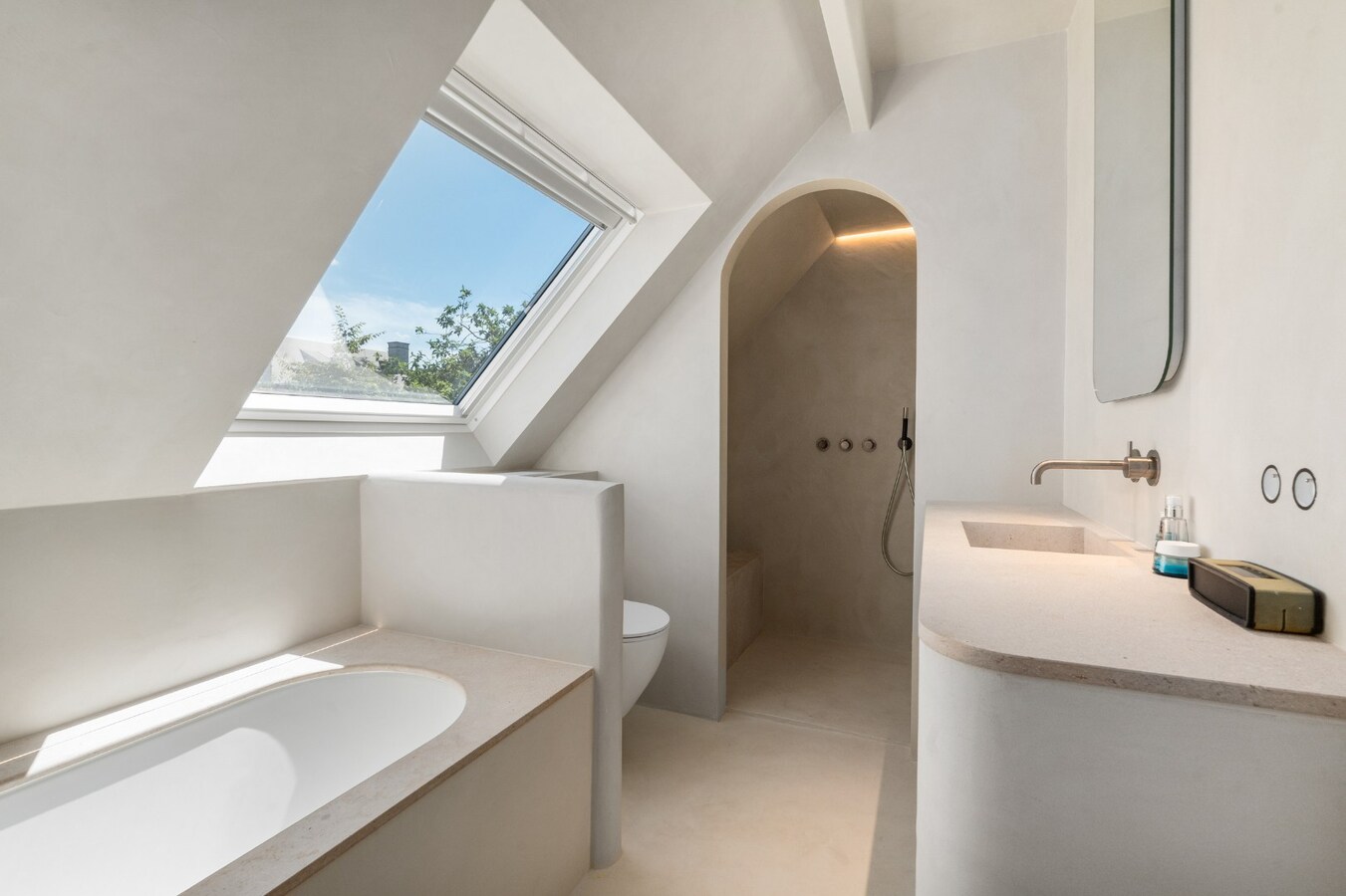 Exclusief gerenoveerde villa in een rustige doodlopende straat nabij het centrum van Knokke 