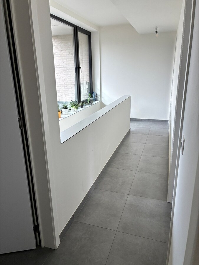 Nieuwbouwwoning op 50m van tramhalte - met terras en tuin ! 