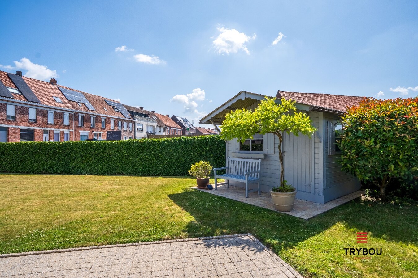 Gezellige en ruime woning met tuin - instapklaar in het hart van Ledegem 