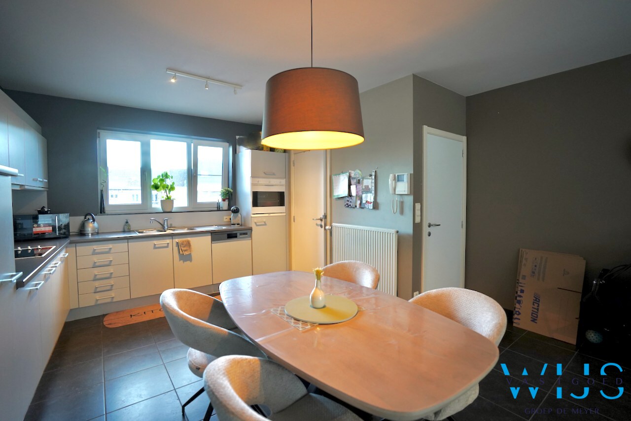 Instapklaar &amp; energiezuinig appartement in HET centrum van Ertvelde ! 