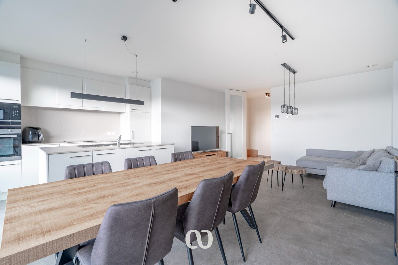 Modern en lichtrijk appartement te huur in de Beverestraat 