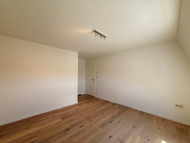 Luxe duplexappartement te huur in het hart van Maaseik, met lift, 2 slaapkamers en 2 terrassen. 
