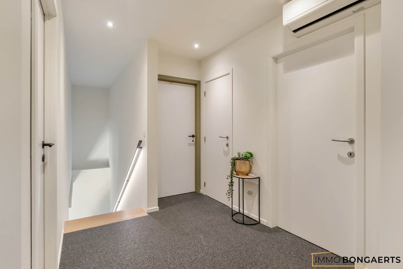 Energiezuinige woning met zwembad op rustige ligging in As 