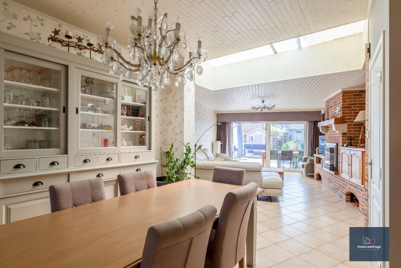 Goed onderhouden en ruime woning in rij met tuin/terras te Wondelgem 