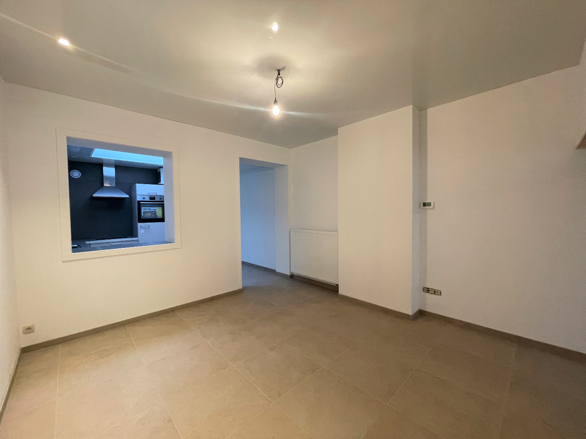 Gerenoveerde rijwoning met 2 slaapkamers te Roeselare 