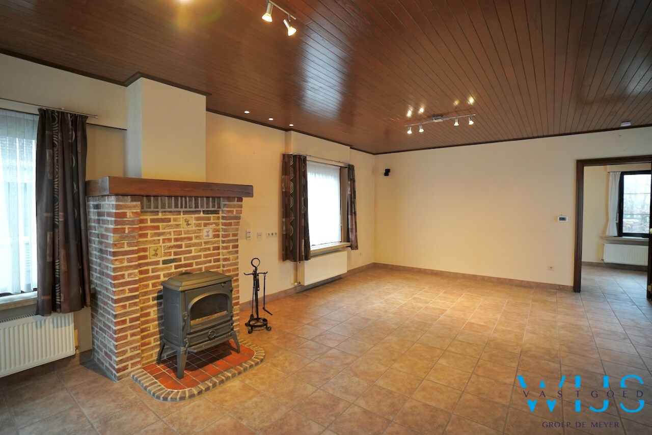 Super gezellig woonhuis met ruime garage te Boekhoute ! 