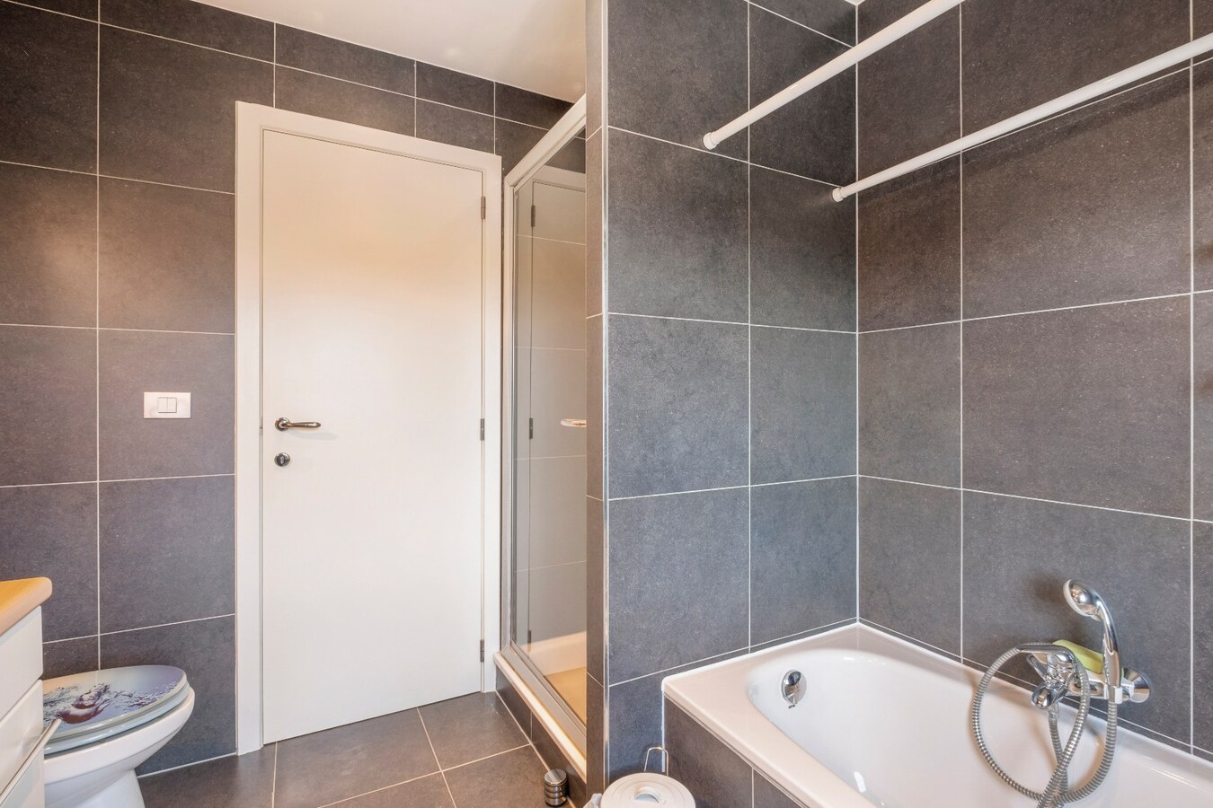 Stijlvolle villa met zwembad op rustige locatie te Bissegem/Heule te koop ! 
