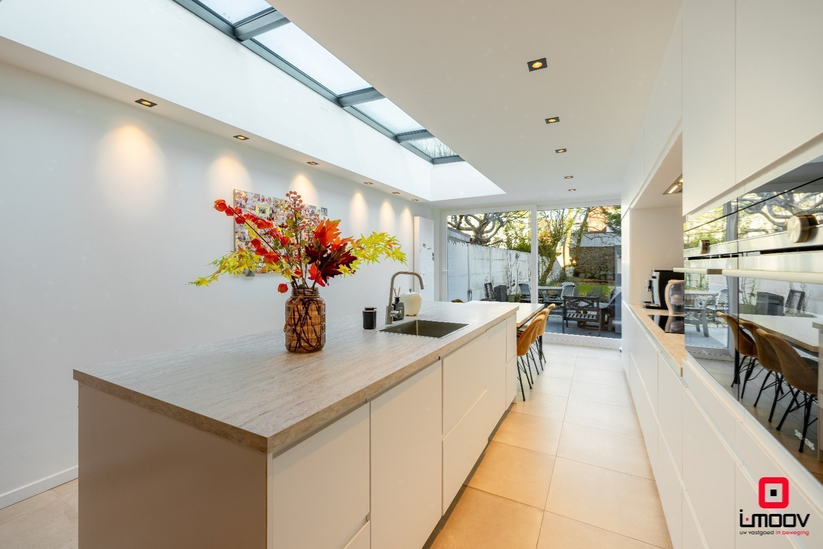 Hedendaags gerenoveerde stadswoning met lichtrijke leefruimtes en optie tot kangoeroewonen 