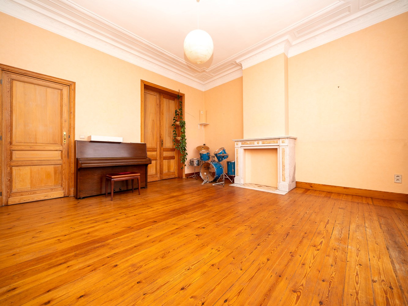 Knappe herenwoning met praktijkruimte en tuin 