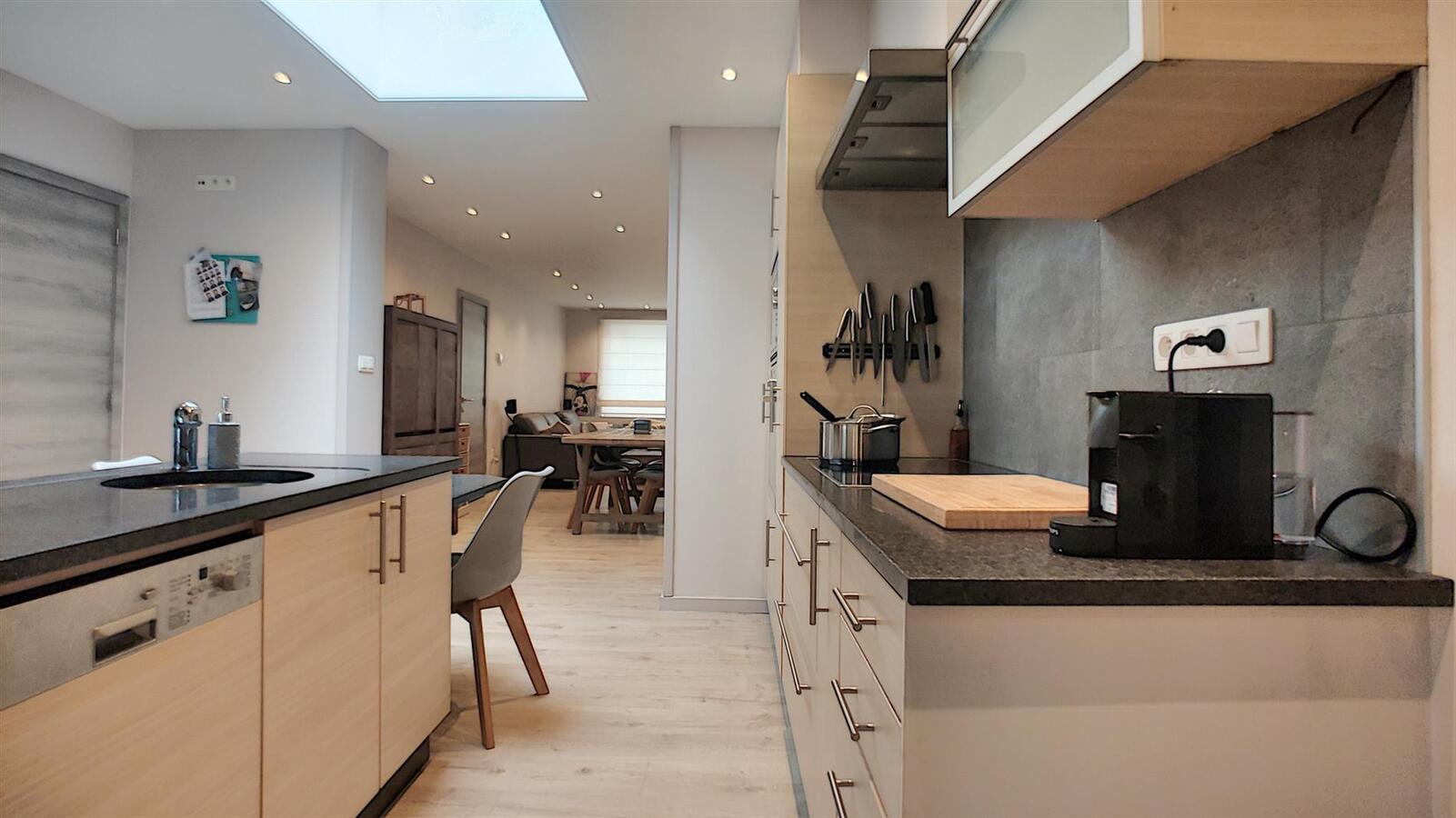 Knap gerenoveerde woning met dubbele garage - Heist 