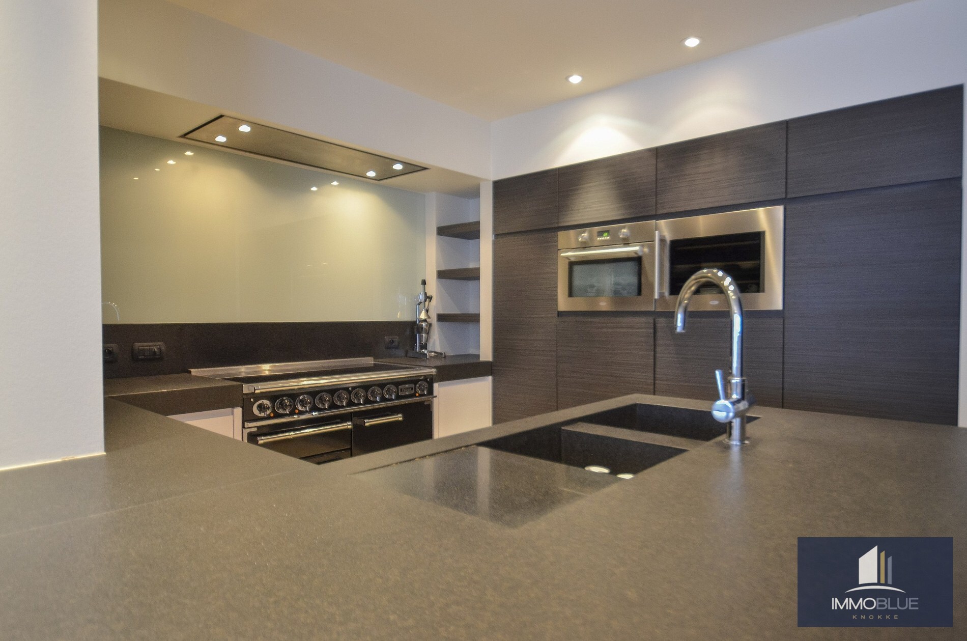 Topaanbieding – Uitzonderlijk ruim appartement gelegen in een stijlvolle residentie. 