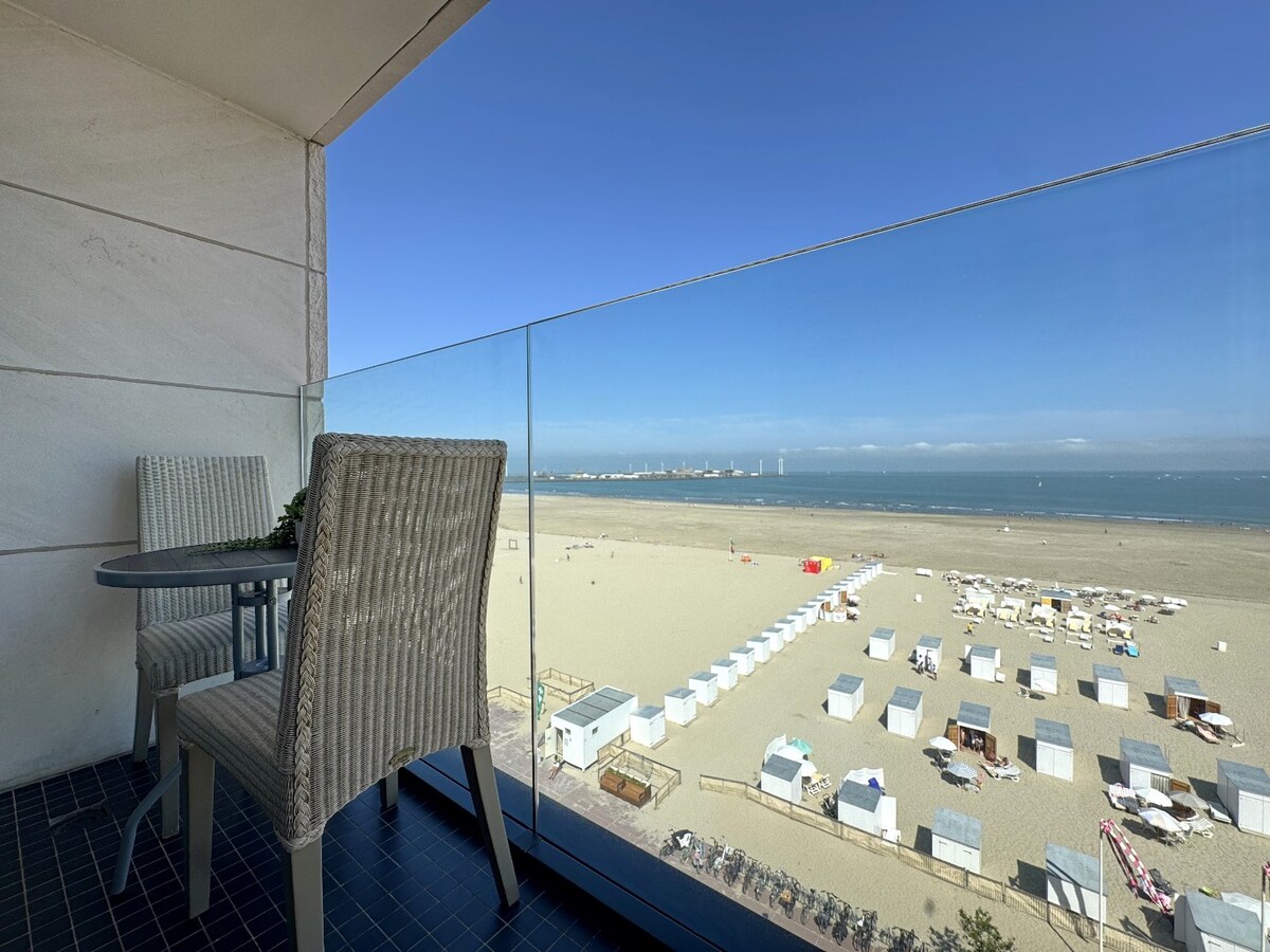 Studio met frontaal zeezicht op toplocatie in Heist. 