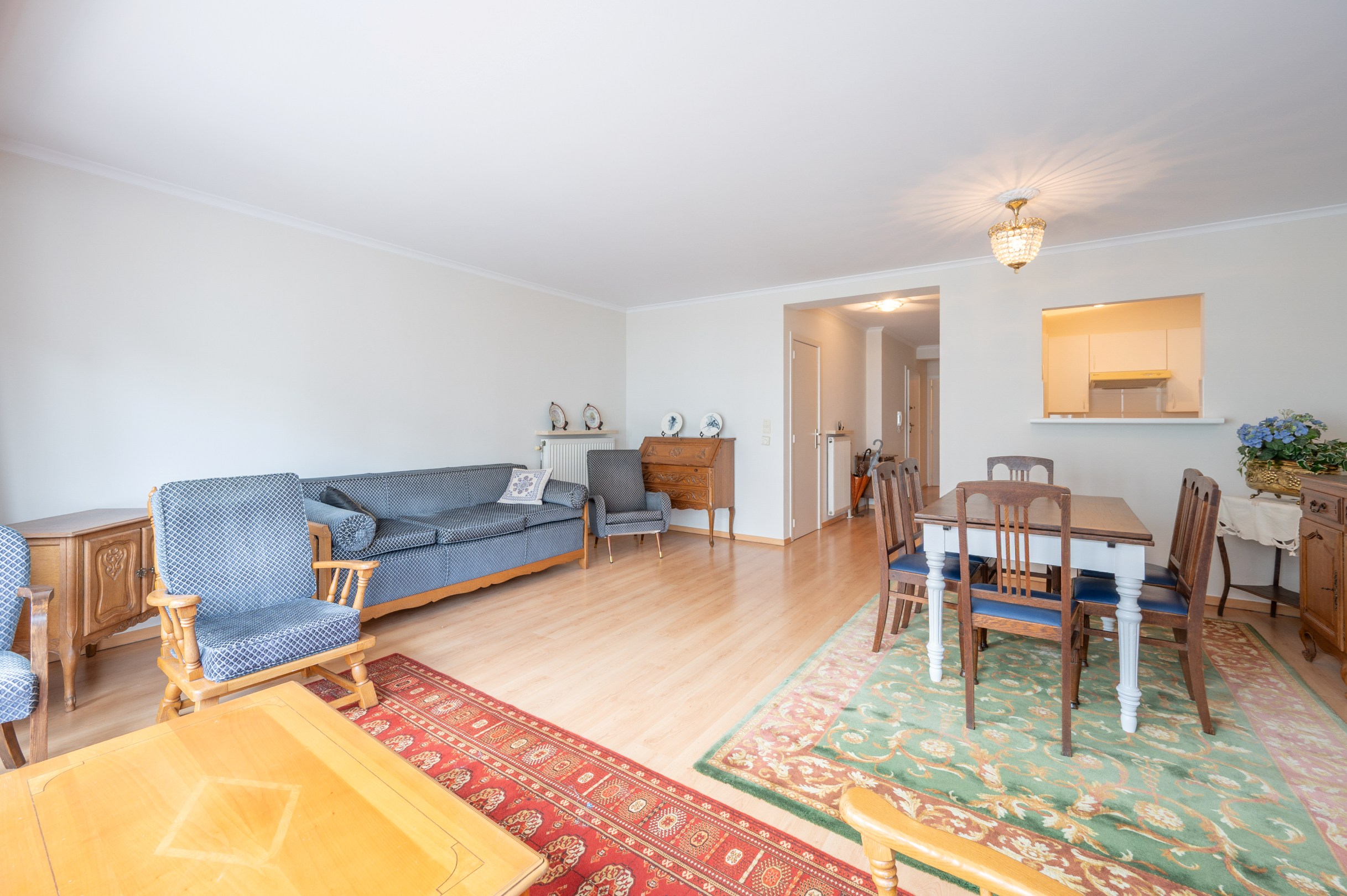 Op te frissen appartement met 2 slaapkamers te koop in het centrum van Knokke 