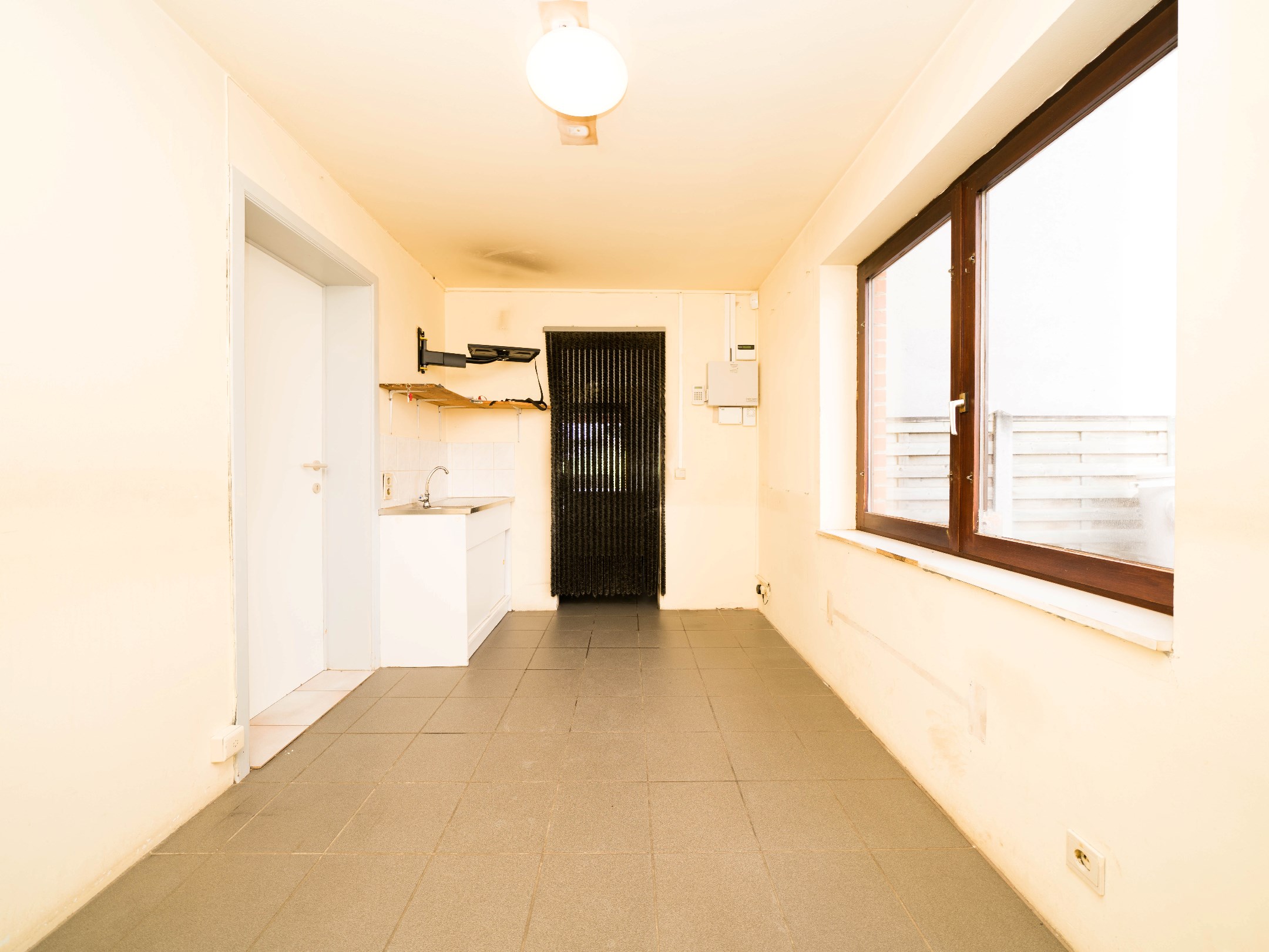 Winkel/kantoorruimte (65m²) op een gunstige ligging 