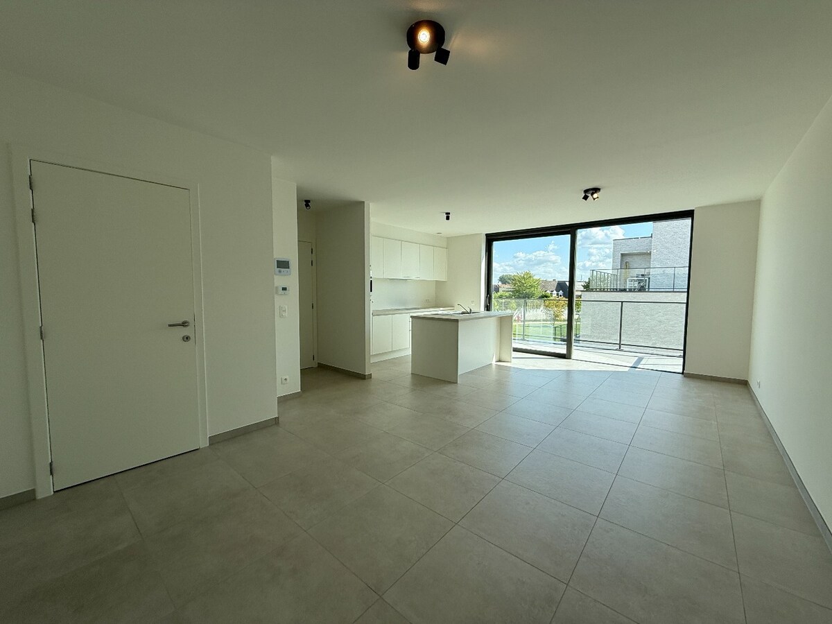 Nieuwbouwappartement met autostandplaats te Izegem 