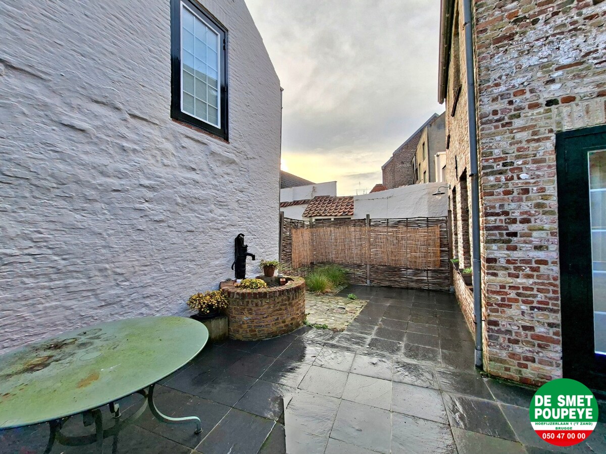 Typische Brugse woning met binnenpatio/tuintje 