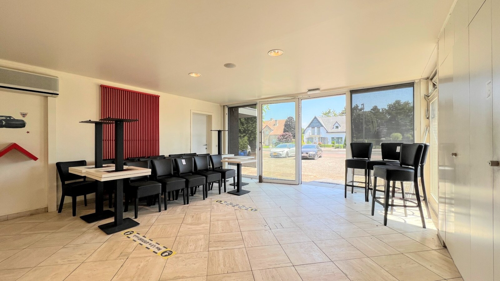 Handelspand met appartement op commerciële toplocatie 