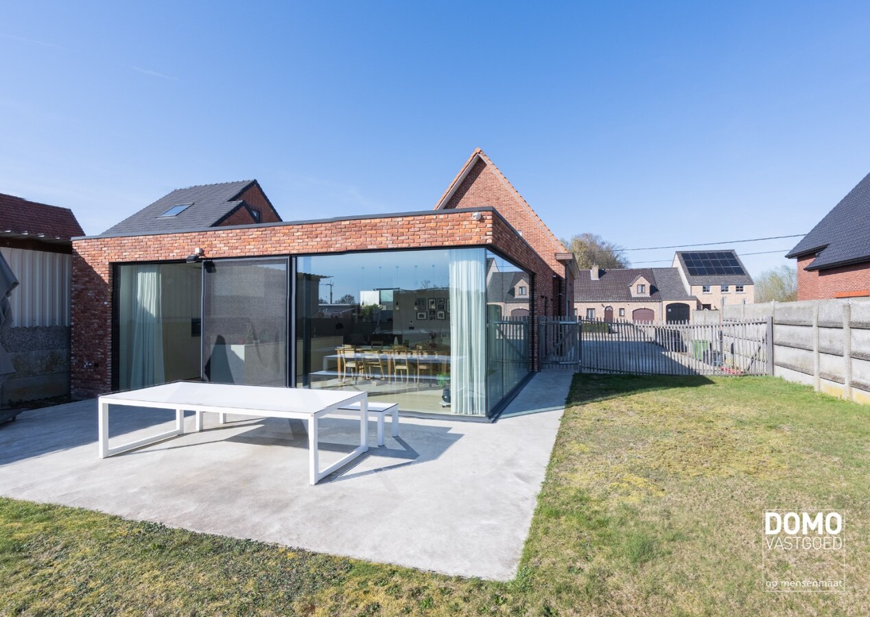 Instapklare moderne gezinswoning met zuidgerichte tuin en knappe afwerking in Hasselt 
