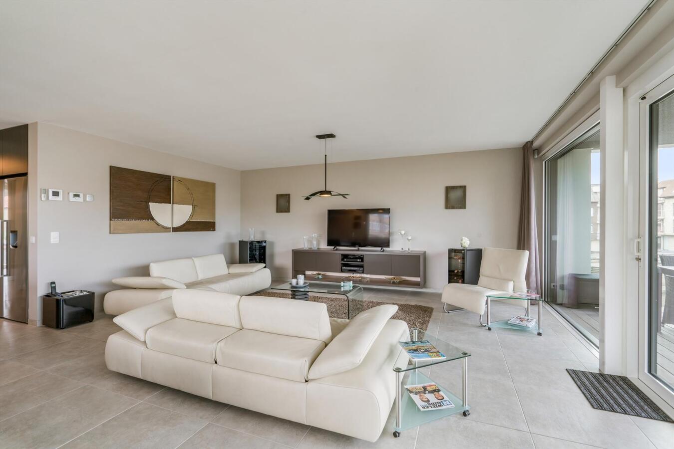 Ruim uniek  gelegen bemeubeld appartement met 2 slaapkamers en garage te Diksmuide 