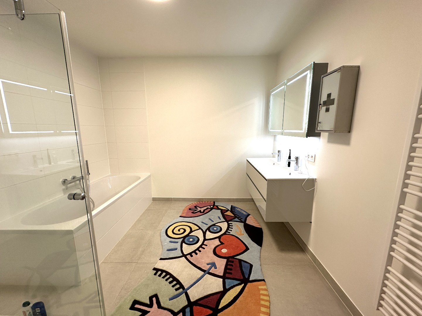 Prachtig appartement (117 m²) met 2 slpk en mooi terras, (+ autostaanplaats), Brugge 