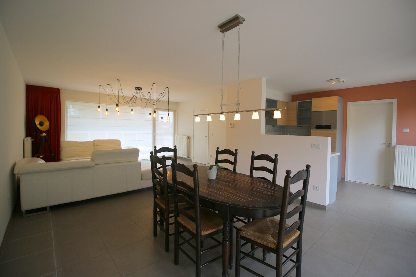 Instapklare woning (2004) met zonnepanelen en idyllische tuin 