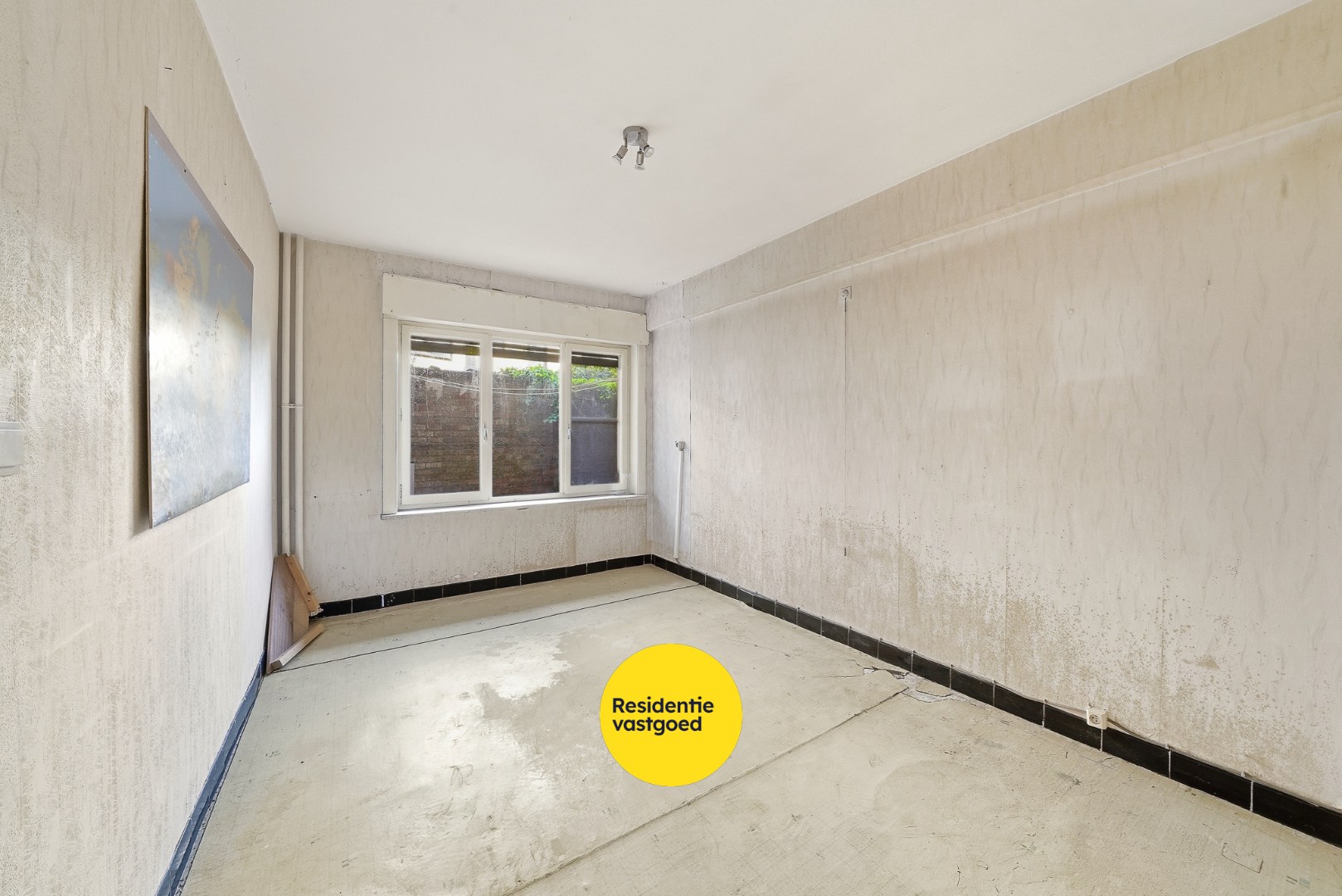 Te renoveren gelijkvloers appartement met 2 slaapkamers in Oostende 