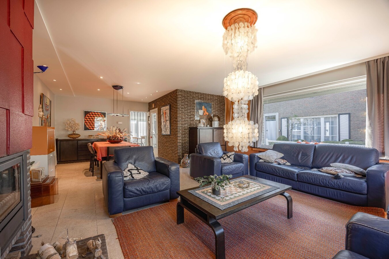 Stevig gebouwde gezinswoning met garage op zonovergoten perceel 