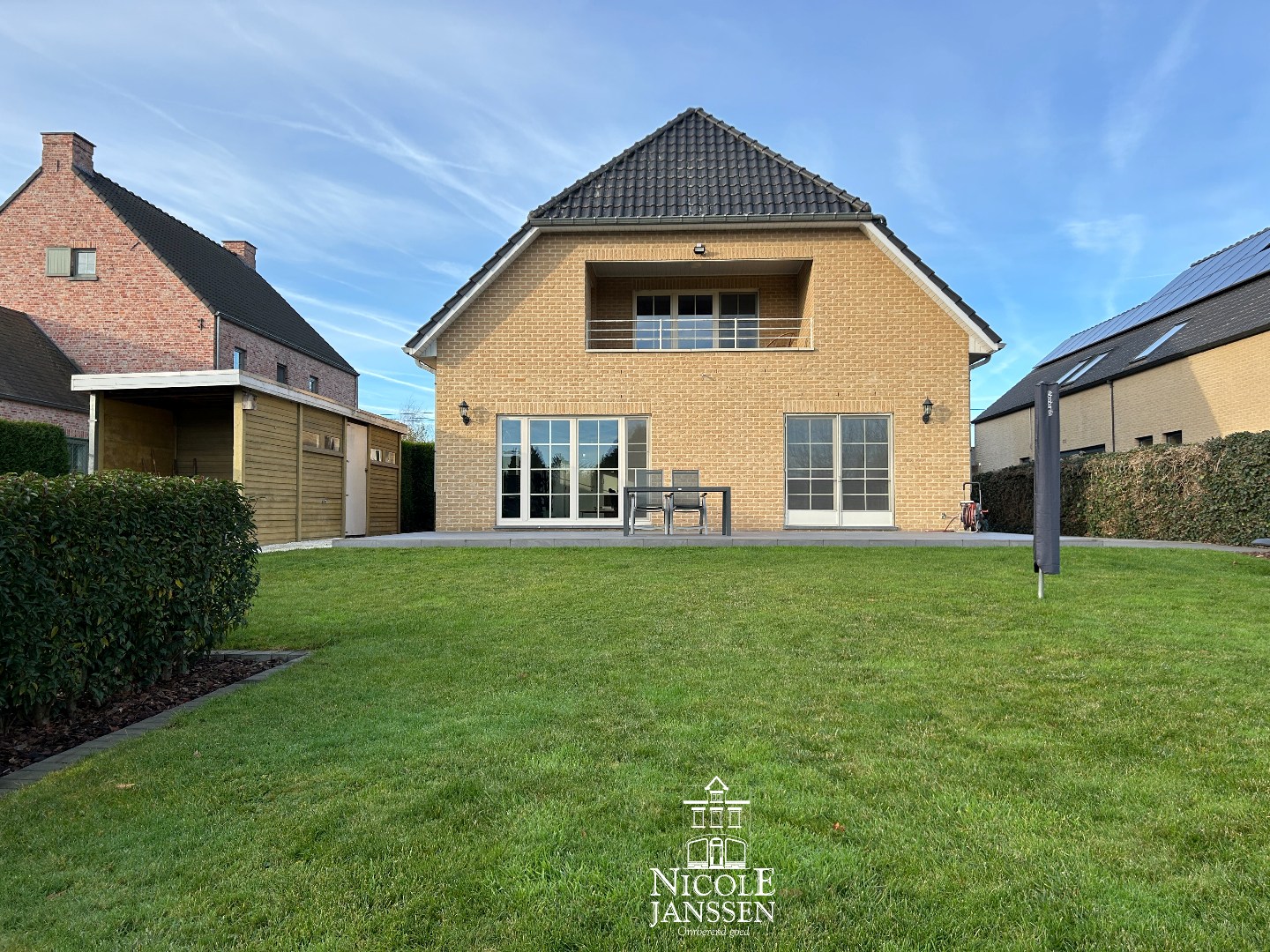 Achterzijde met vrij uitzicht