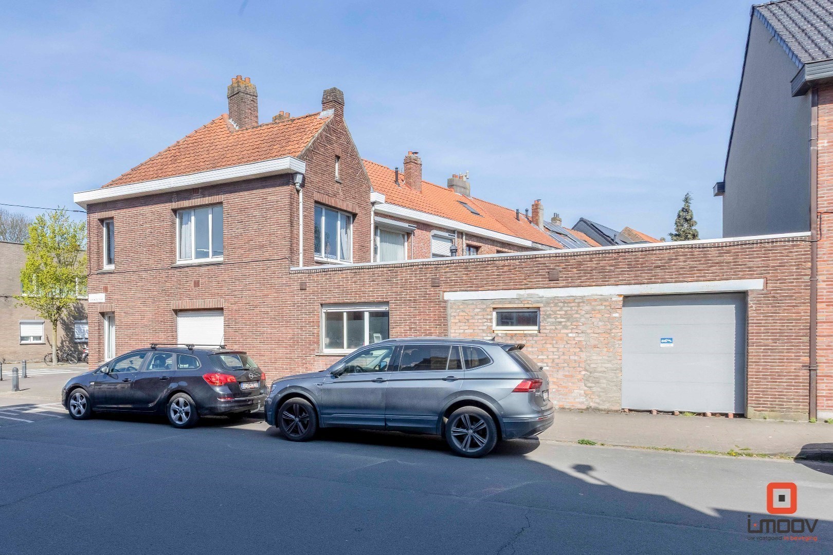 Deels vernieuwde woning met potentieel op uitstekende locatie 