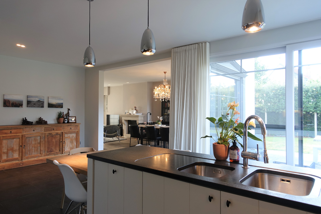 Sublieme gerenoveerde hoekwoning op rustige ligging 