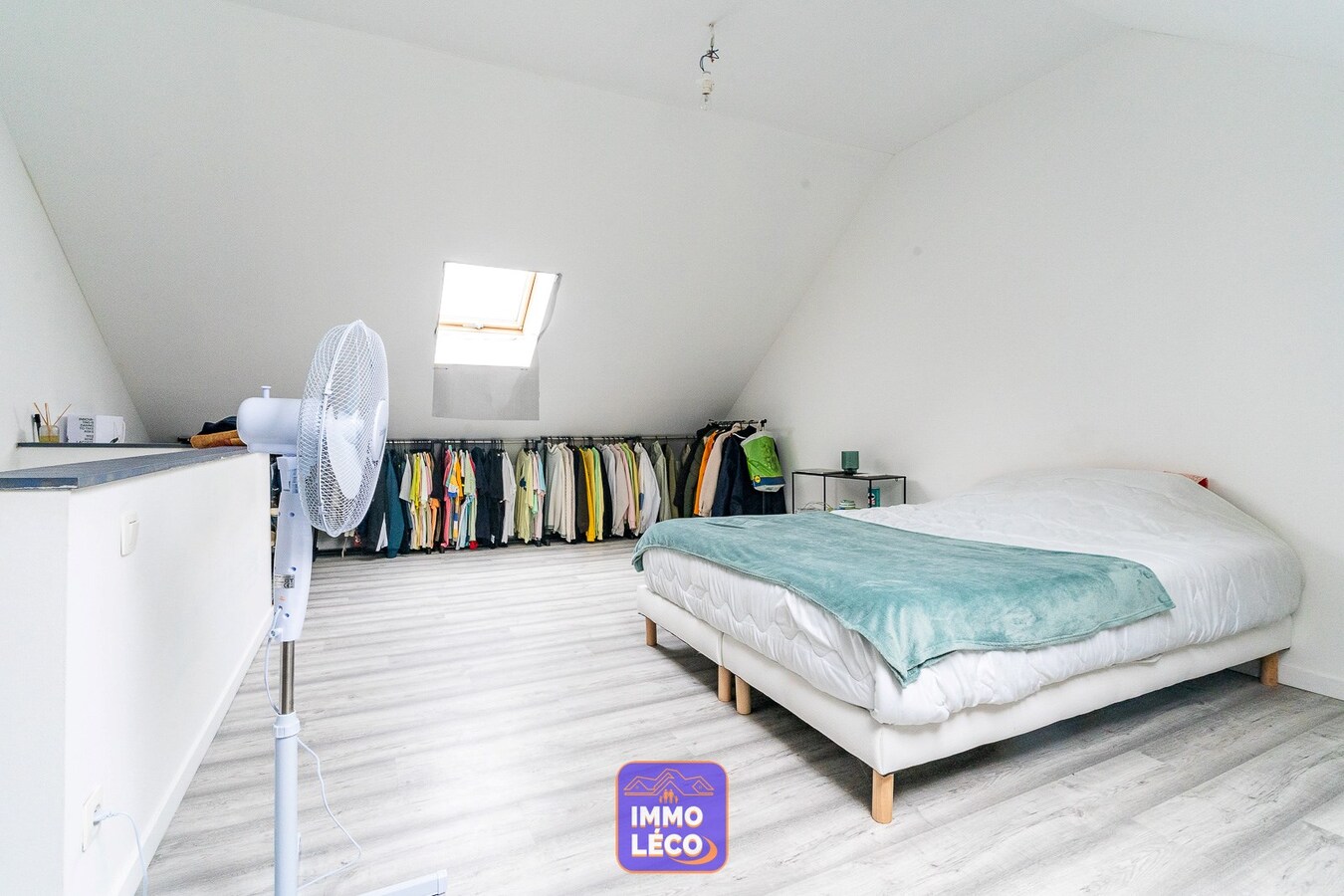 Maison rénovée avec jardin, dans le centre de Luingne 