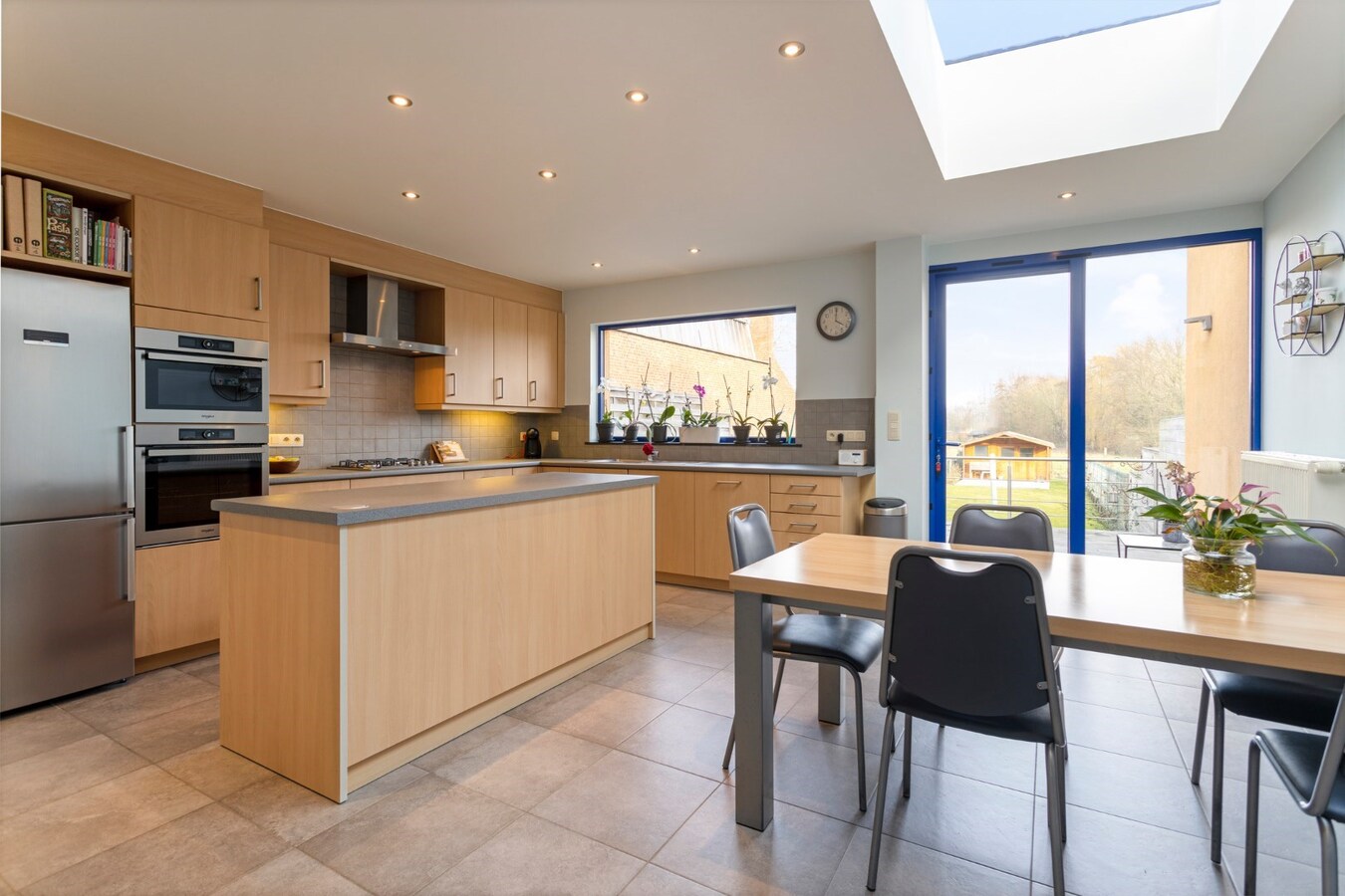 Instapklare burgerwoning met prachtige tuin - 4 slpks 