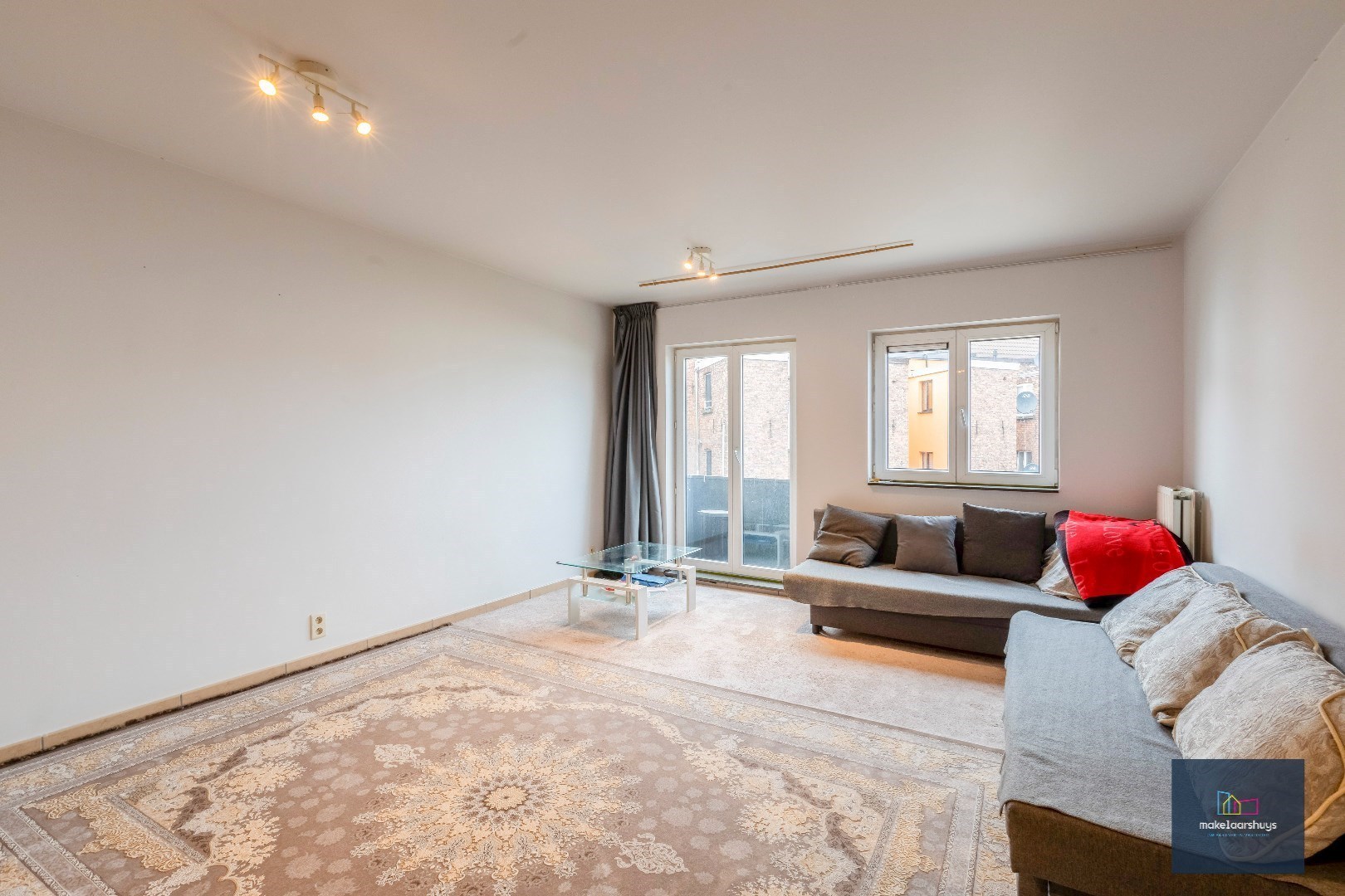 VERKOCHT Zeer verzorgd 1-slaapkamerappartement met terrasje en staanplaats 