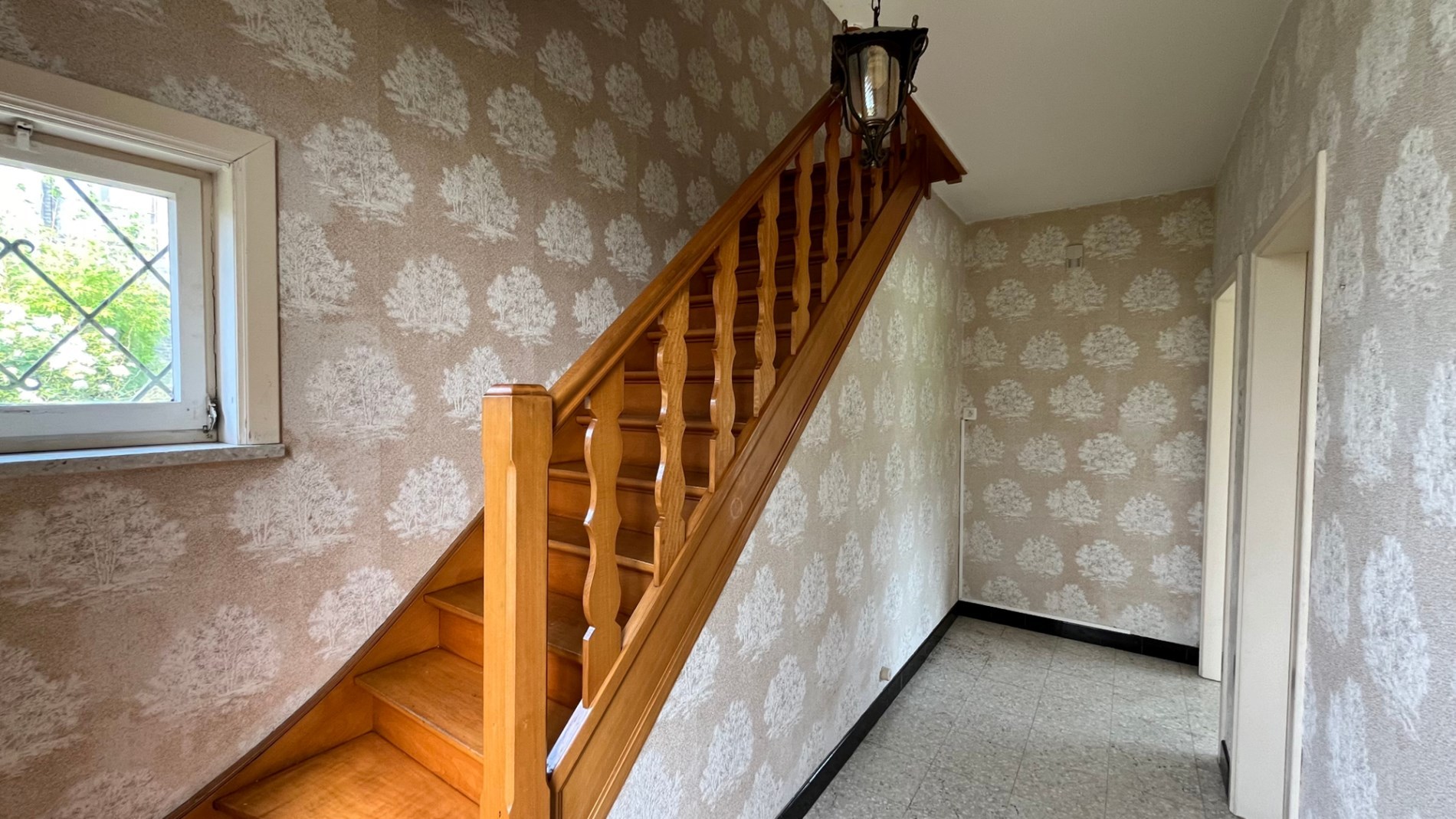 Ruime woning met een grote tuin 