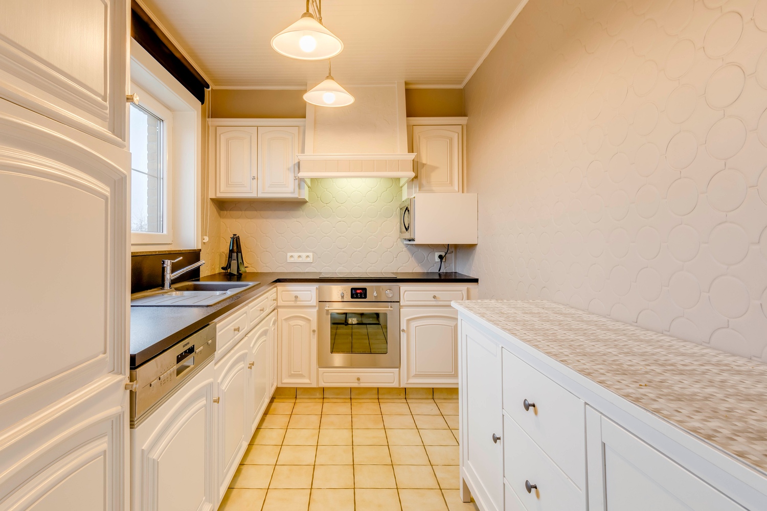 Instapklare woning (bel-étage) met 3 slpks ,centrum Burst 