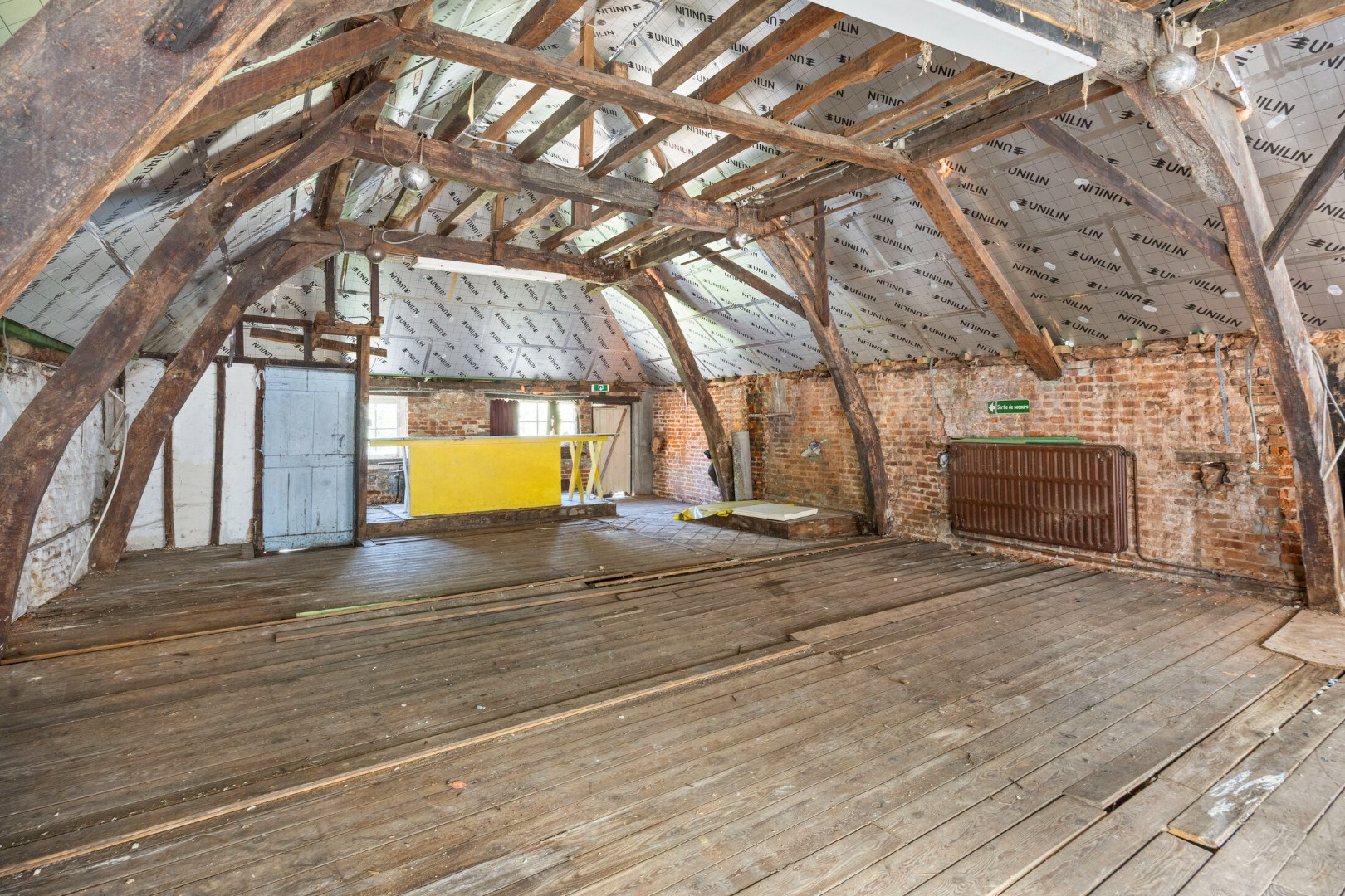 Te renoveren woning met stadstuin in hartje Halle 