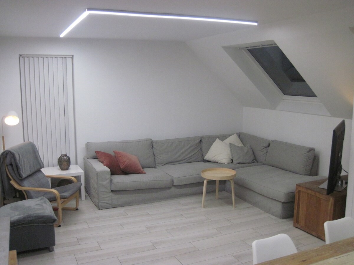 LUXUEUS 3-SLPK-APPARTEMENT  (zonder vaste kosten!). 