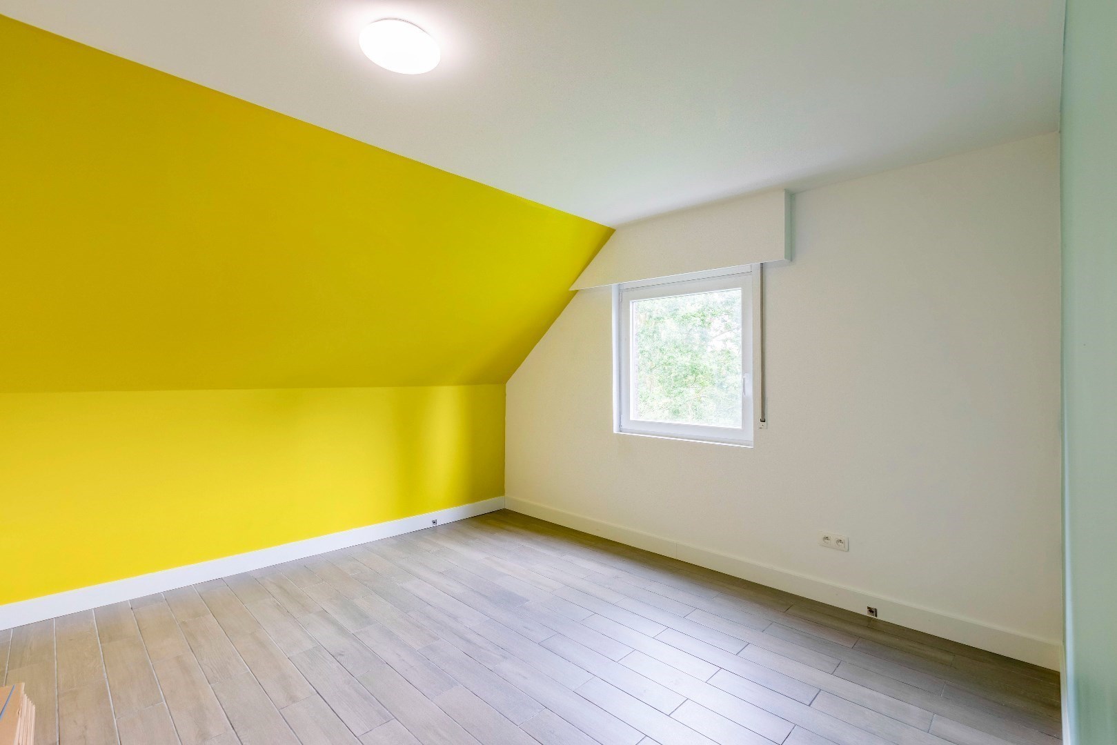 Ruime woning (369m²) met 4 slp. en in te vullen praktijk (onderaan) 
