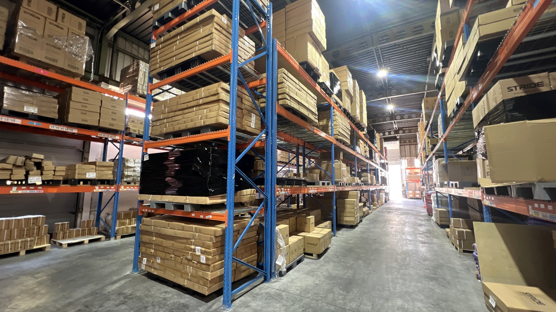 Bedrijfspand met buitenopslag te huur in het industriepark van Zwijnaarde
