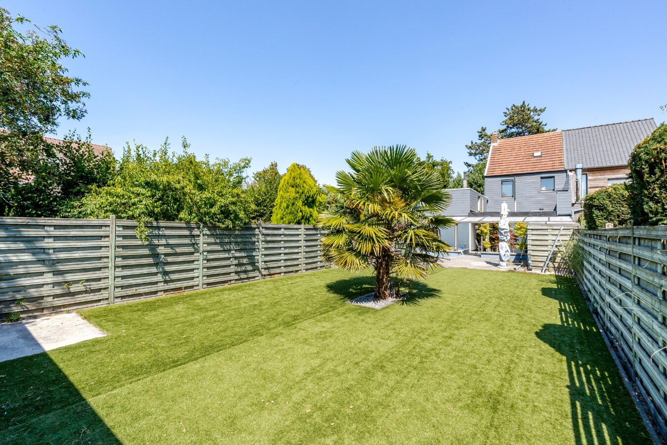 Karaktervolle woning op toplocatie in Zomergem met polyvalente ruimte 