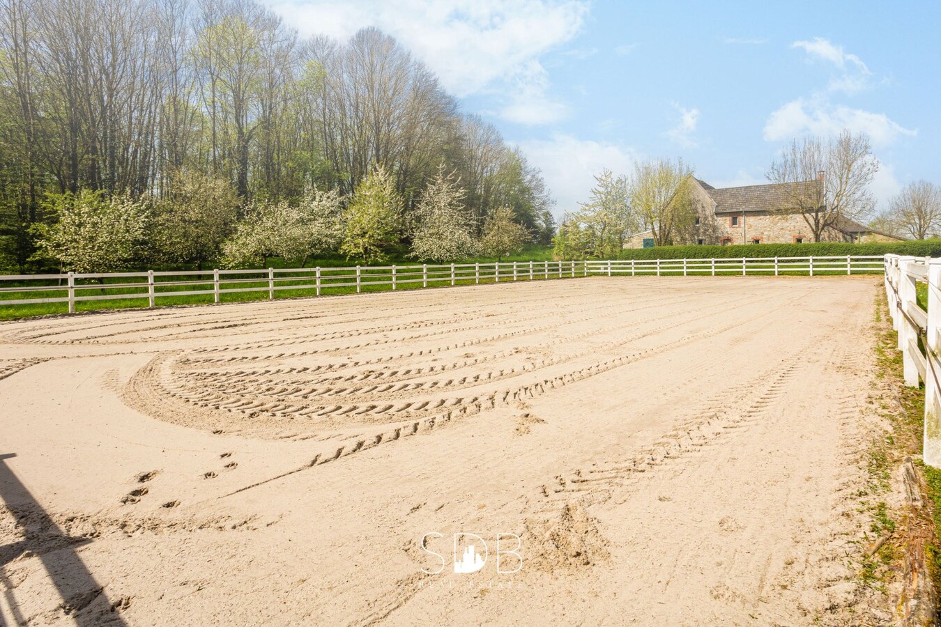 Hippische Complex met woonhuis en appartement op circa 31 Hectare 