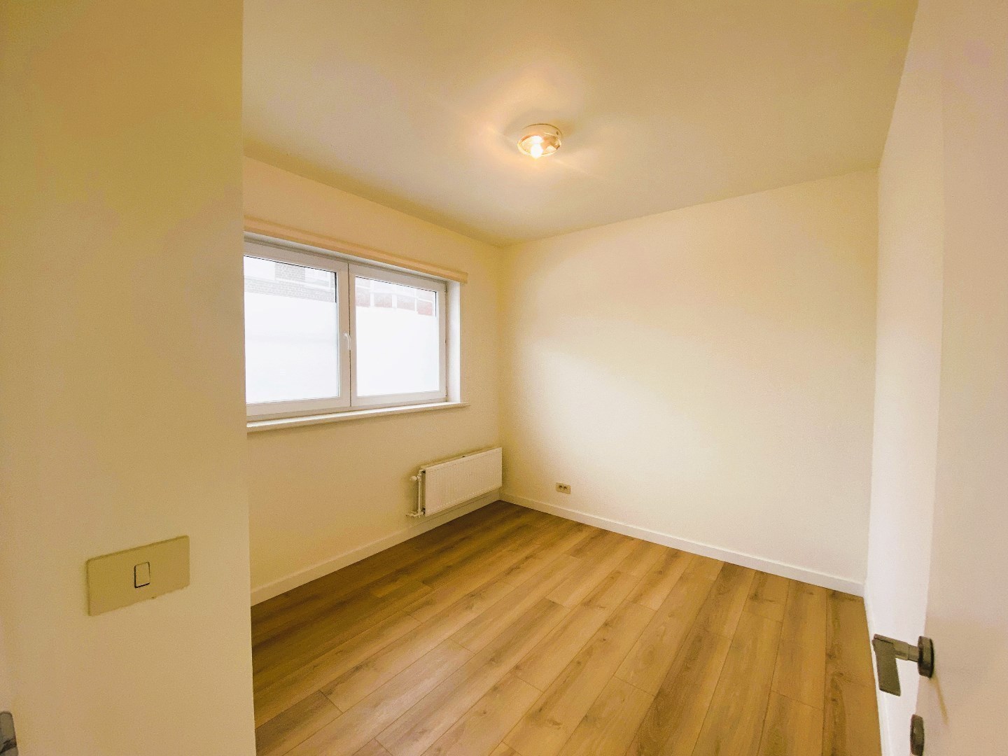 Moderne verhuurde loft-woning met dakterras in hartje Desselgem! 