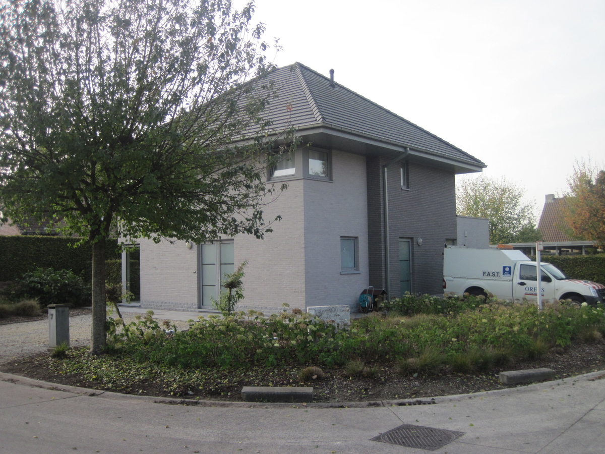 Recente, eigentijdse villa in doodlopende verkaveling ! 