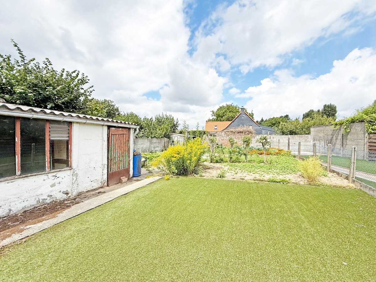 Te renoveren/te slopen HOB met tuin te Sint-Blasius-Boekel 