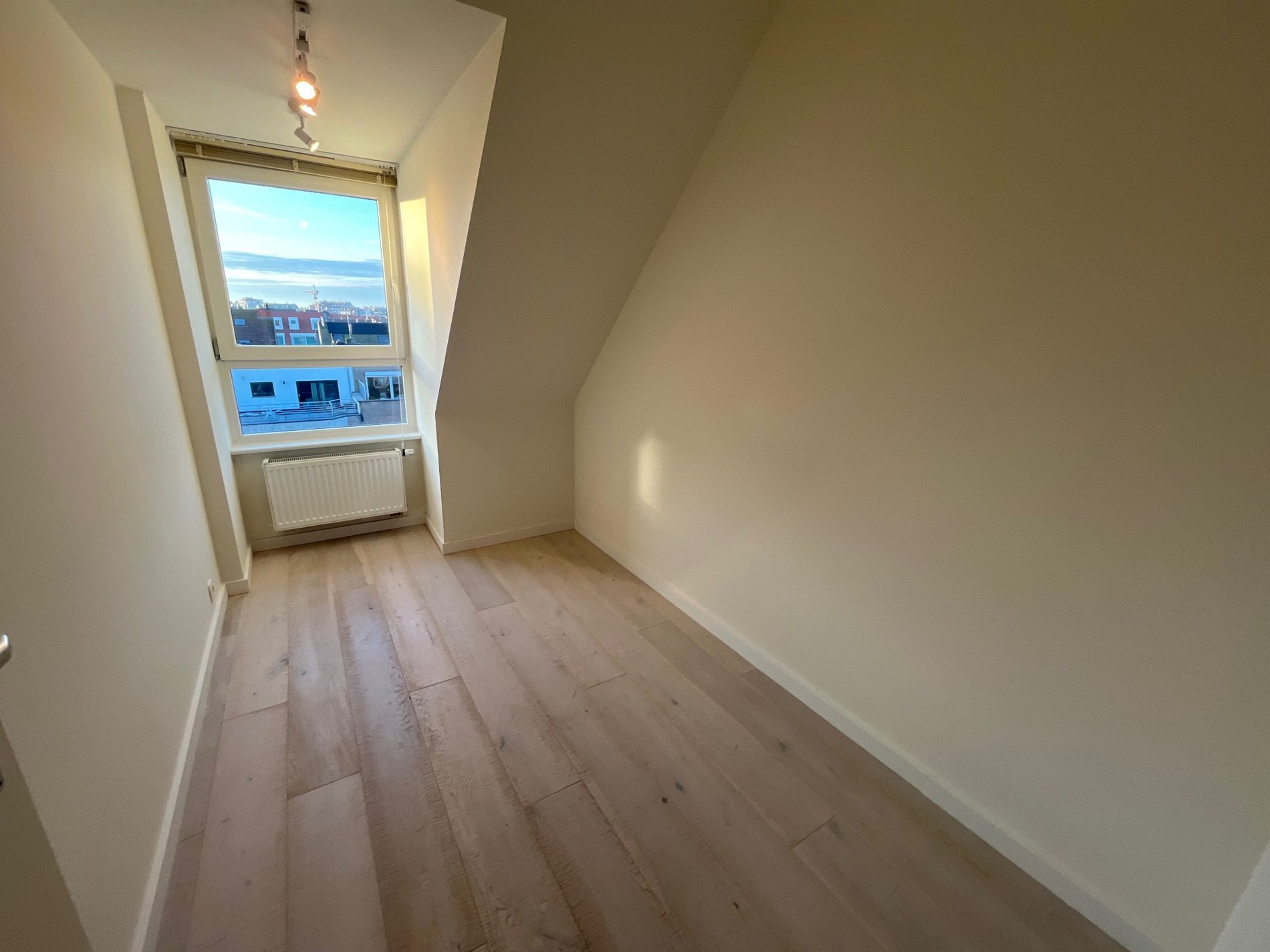 Appartement en duplex récent non meublé avec balcon orienté sud. 