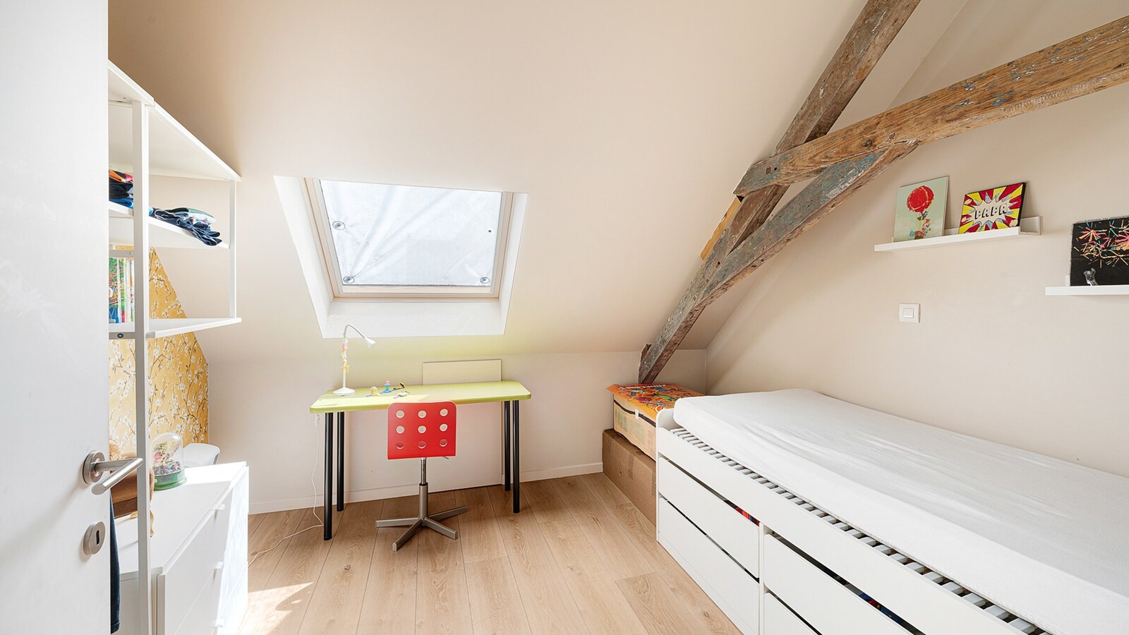 Ruime gezinswoning met handelsruimte op toplocatie in het bruisende Westkapelle. 