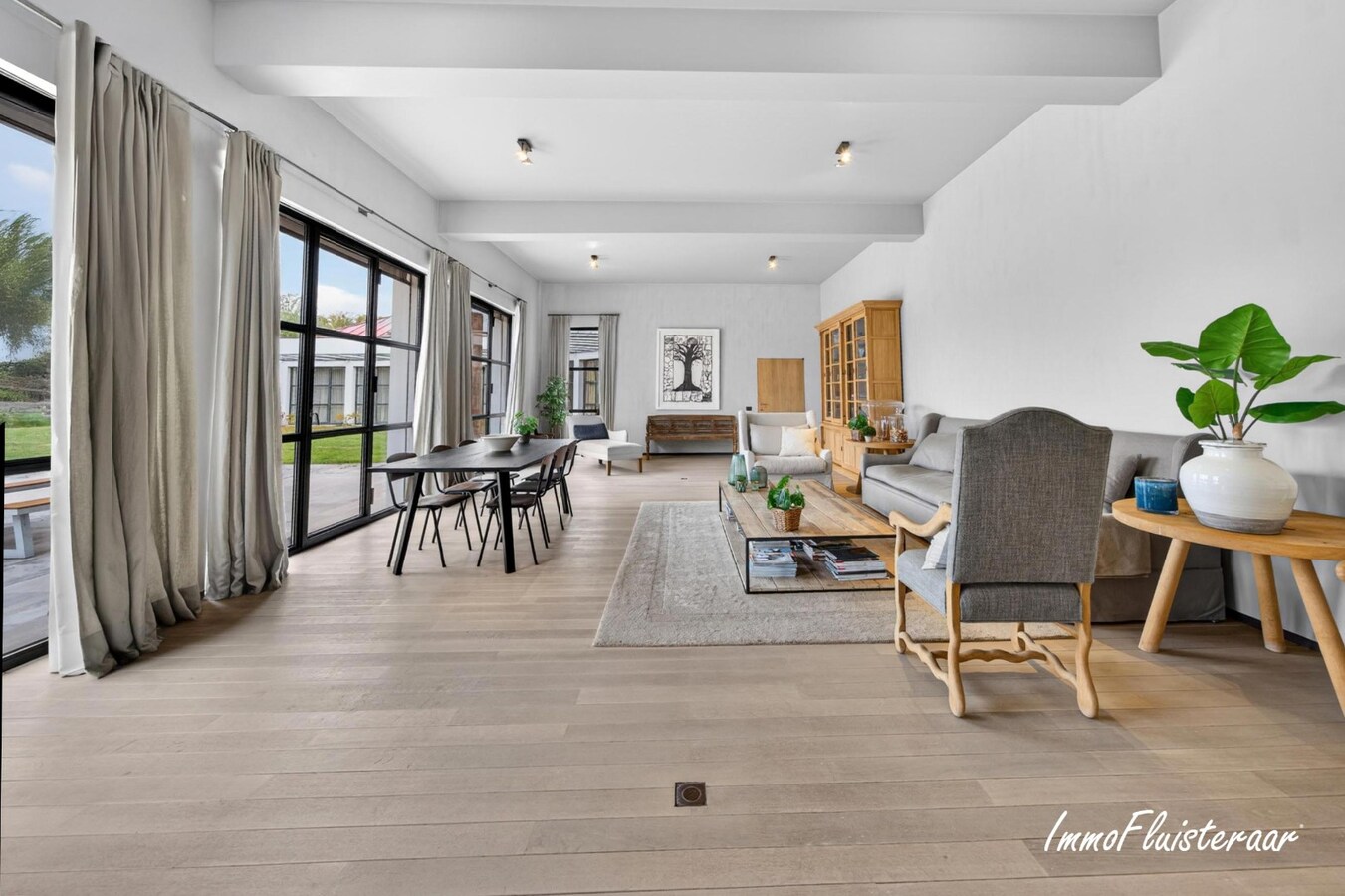 Exclusieve villa met professionele hippische accommodatie op ca. 14,5 ha (mogelijkheid tot aankoop extra gronden) te Astene (Deinze) 