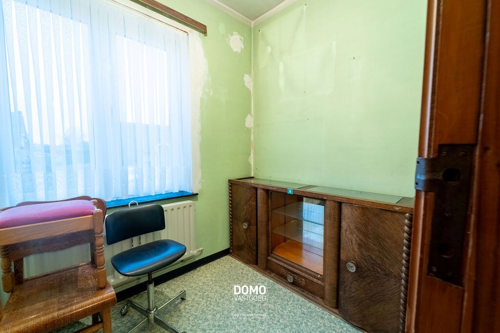 Halfopen bebouwing met grote tuin en 3 slaapkamers 